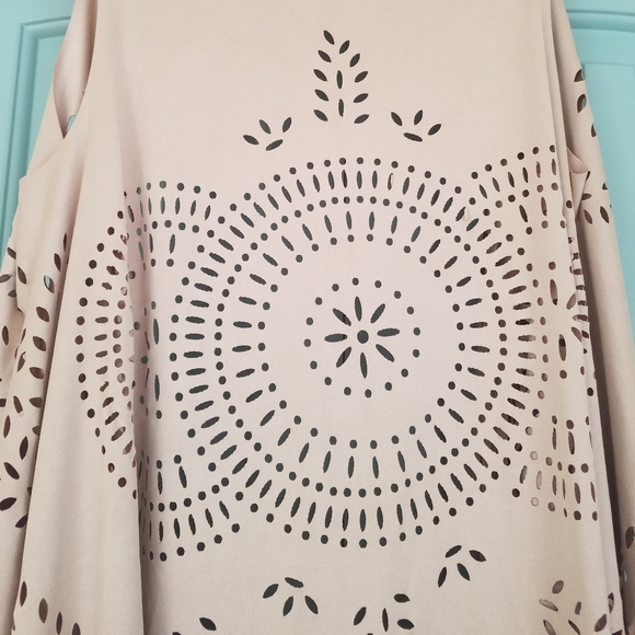 Vest - Picture 3 of 4